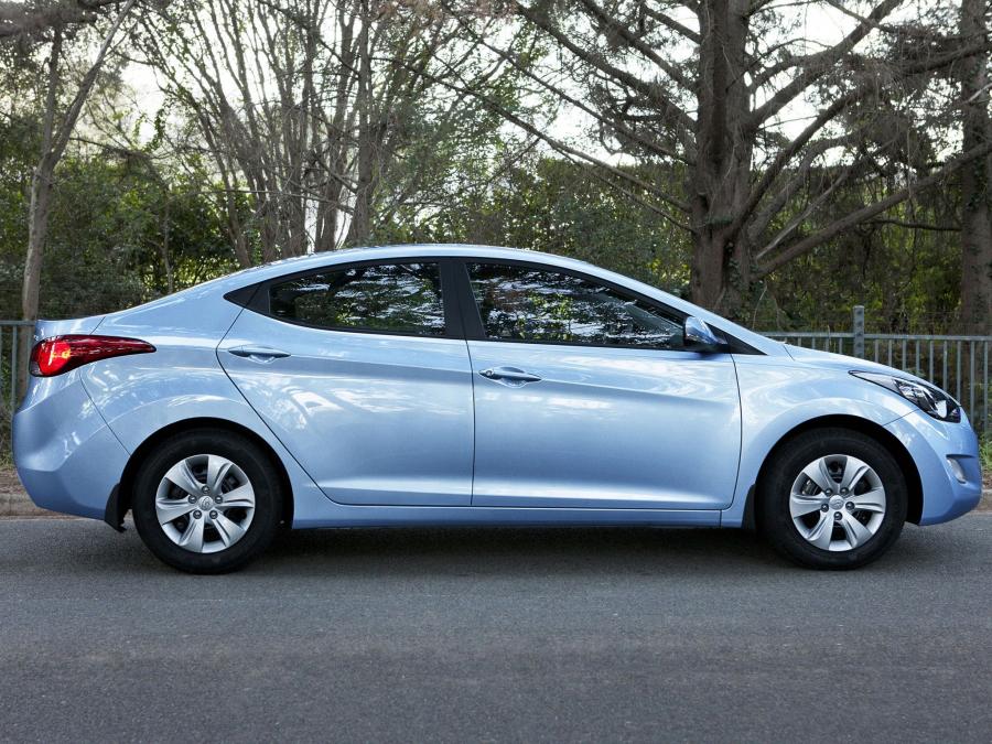  Hyundai Elantra 2011 года  (ZA) (фото 10 из 16)
